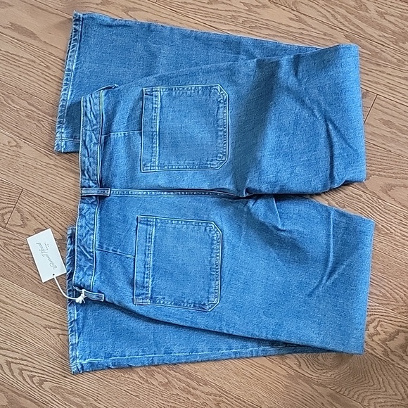 Universal Thread NWT High-Rise Flare Jeans - Picture 3 of 5